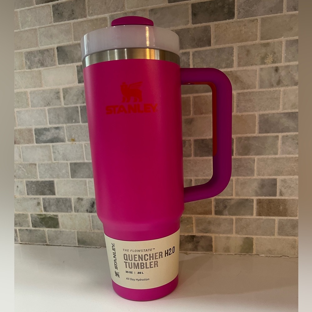 Stanley Vibrant Pink Quencher H2.0 Flowstate Tumbler 30oz